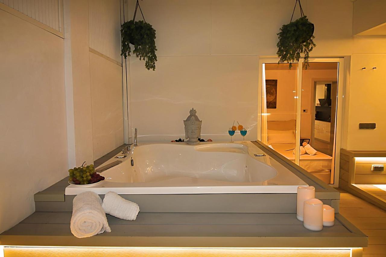 Appartamento Incredible Penthouse With Jacuzzi In The Center, Unique In The Area Barcellona Esterno foto