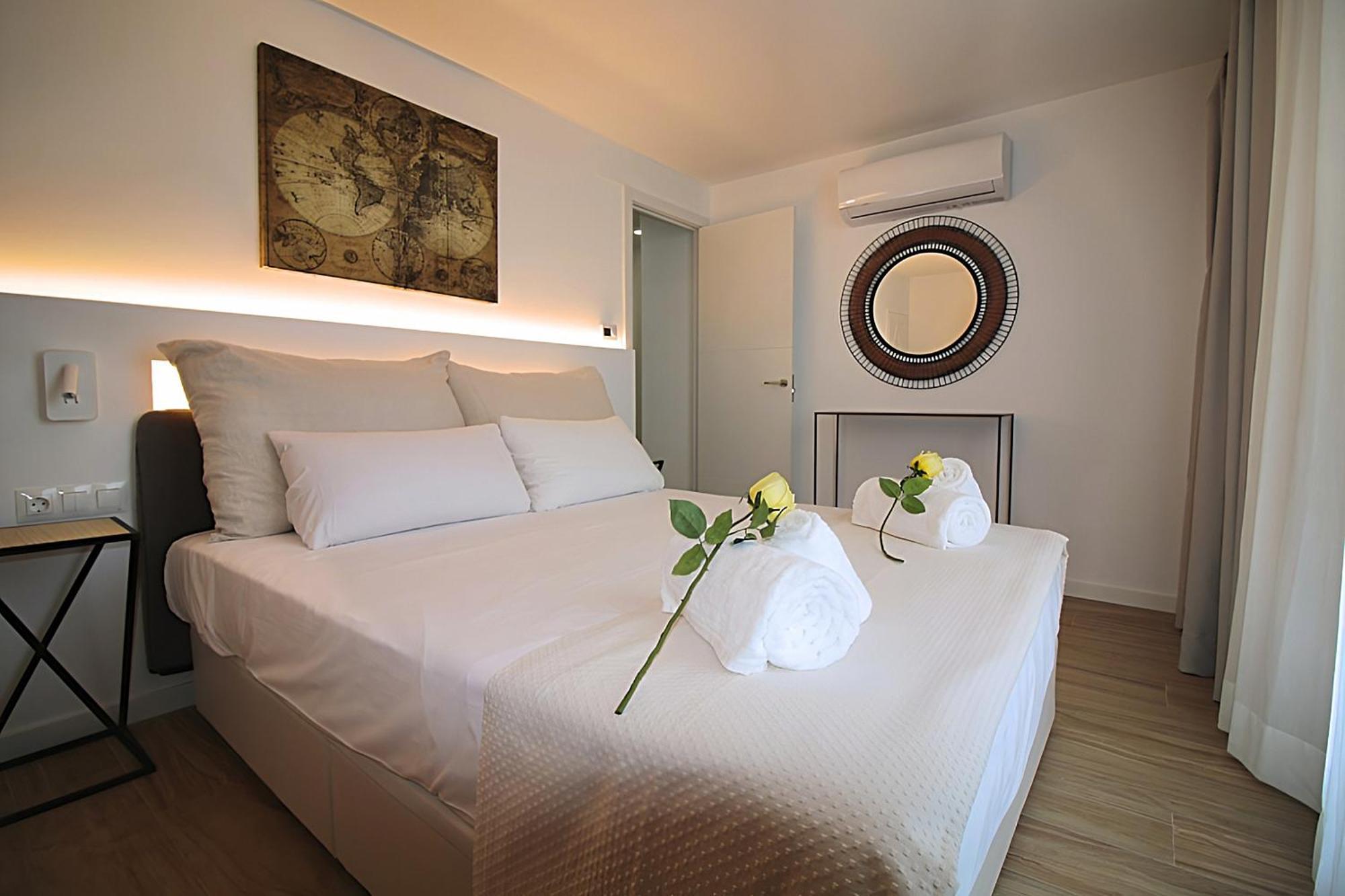 Appartamento Incredible Penthouse With Jacuzzi In The Center, Unique In The Area Barcellona Esterno foto